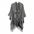 Amazon Topseller Bester Preis Wave Stripe Knitting Winter Wrap Decke Kaschmir Poncho Schal mit benutzerdefinierter Quaste